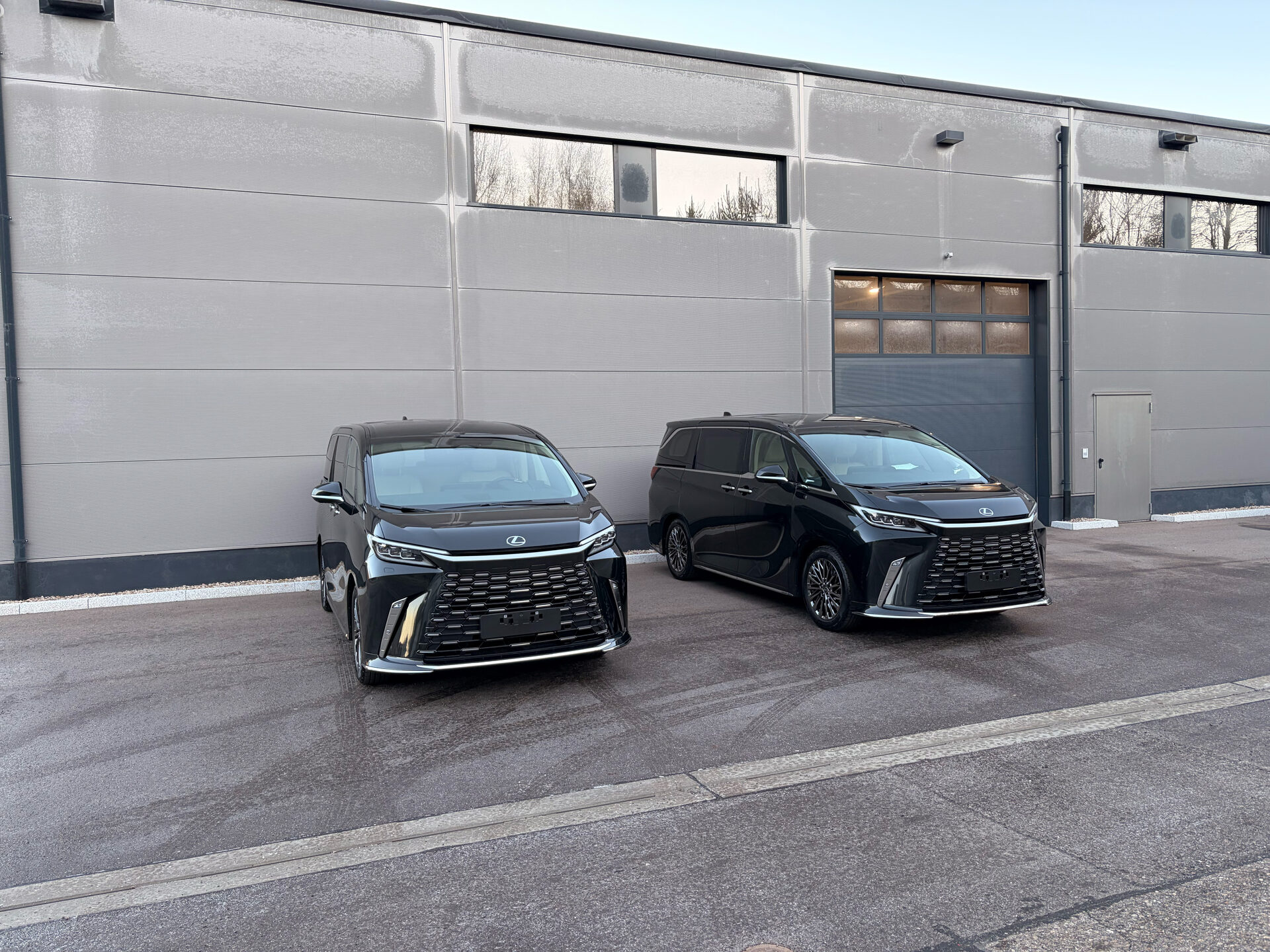 Exklusive Lexus LM Luxus-Vans von xclusive Mobility